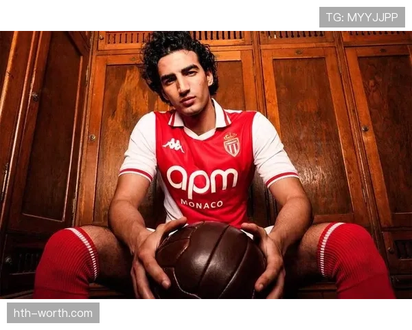 多支豪门球队发布新赛季足球新球衣,设计融合传统与创新 多支豪门球队发布新赛季足球新球衣,设计融合传统与创新