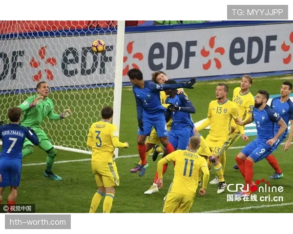 在曼联体制下博格巴与坎特中场职责发生分化，展现多点参与趋势